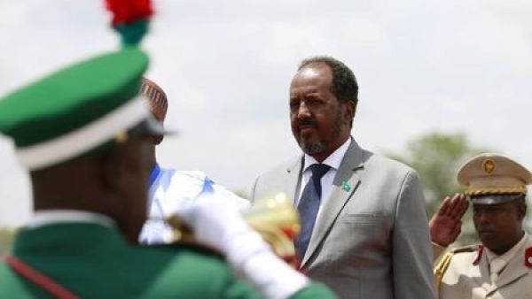 نواب صوماليون يسعون لعزل الرئيس 
