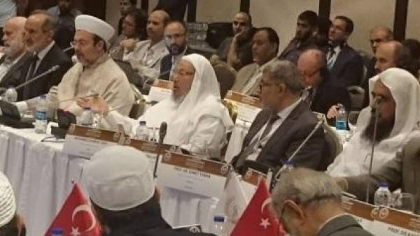 القرضاوي وسط