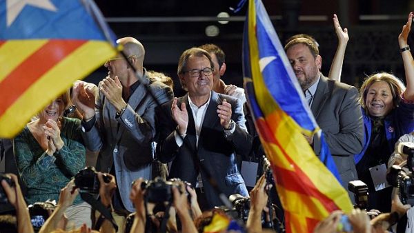 القضاء الاسباني يستدعي رئيس كاتالونيا بتهمة "العصيان المدني"