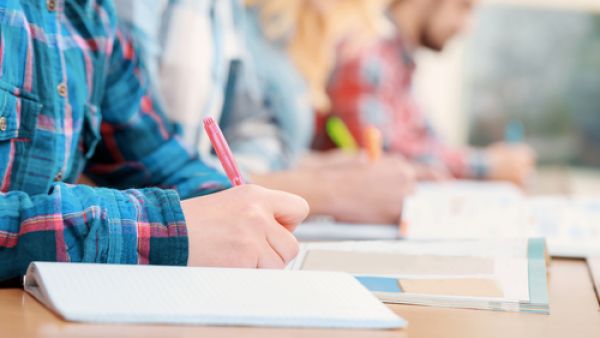 كن حريصاً في اليوم الذي يسبق الامتحان أن تأخذ قسطاً كافياً من النوم