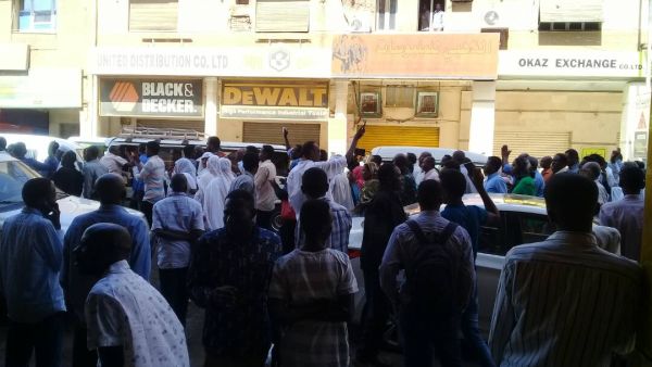  الشرطة اعتقلت عددا من الناشطين والصحفيين