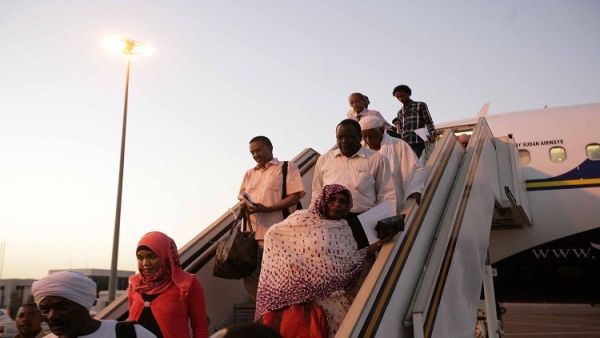 السودان يفرض تأشيرات دخول على المصريين الرجال من سن 18 إلى 50 عاما