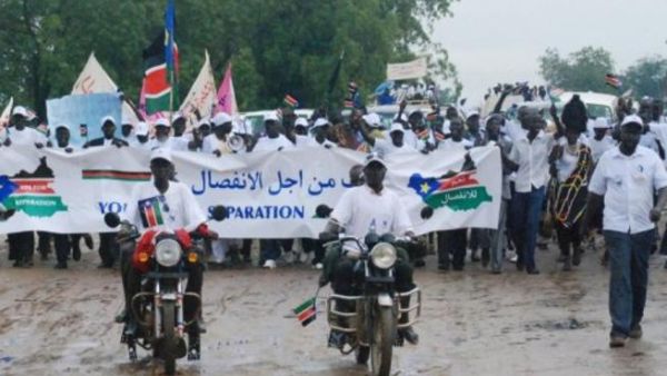 مئات المؤيدين لاستقلال جنوب السودان يتظاهرون في شوارع جوبا
