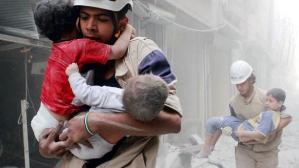 هم أناس عاديون لم يتمكنوا من الوقوف مكتوفي الأيدي إزاء ما يحصل في مدنهم وبلداتهم