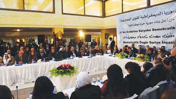 المعارضة السورية تتفق على تشكيل فريق للإعداد لمحادثات السلام