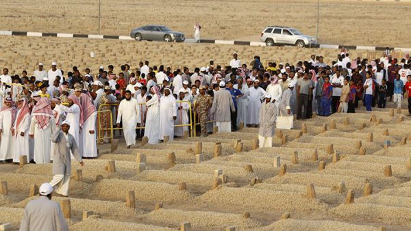 وفاة مواطن داخل قبر امه