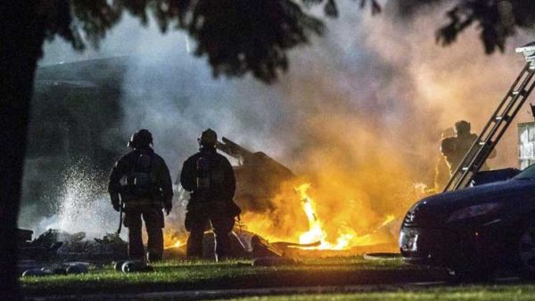 مقتل 4 أشخاص جراء تحطم طائرة