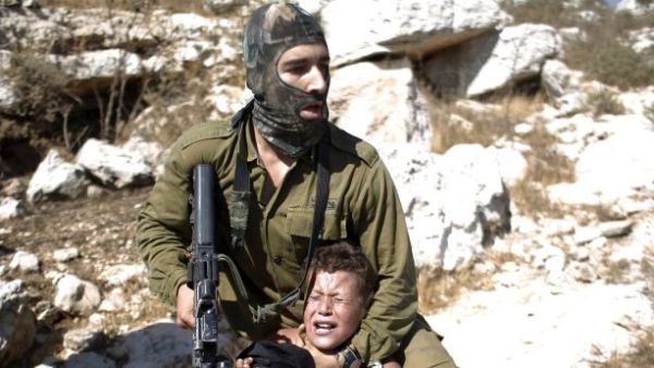 خيمة تضامن برام الله مع عائلة “التميمي” المهددة بالاعتقال
