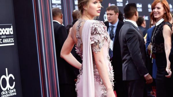 Taylor Swift is known for her blonde tresses. (Source:taylorswift / Instagram)