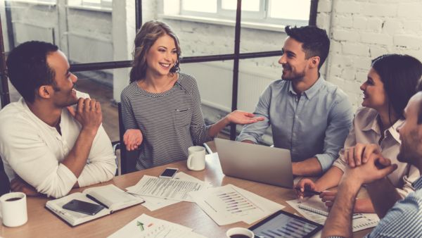 يكبت برج الجوزاء مشاعره ويزن جيدًا ما يود إظهاره للآخرين


