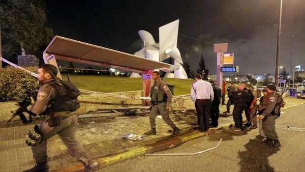 إصابة شرطيين في حادث دهس بالقدس الشرقية واعتقال 15 فلسطينيا في الضفة 