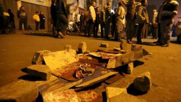 آثار دماء سائق اطلق شرطي النار عليه في القاهرة
