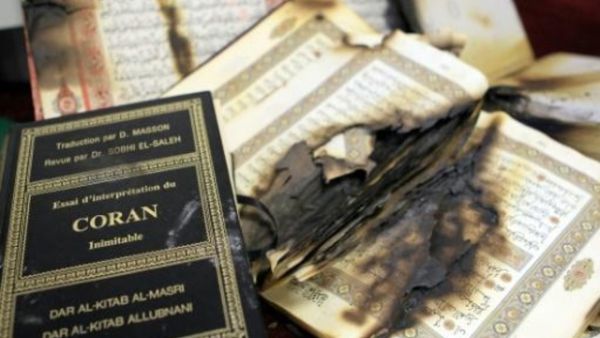 قاعة صلاة في اجاكسيو بعد تعرضها للتخريب
