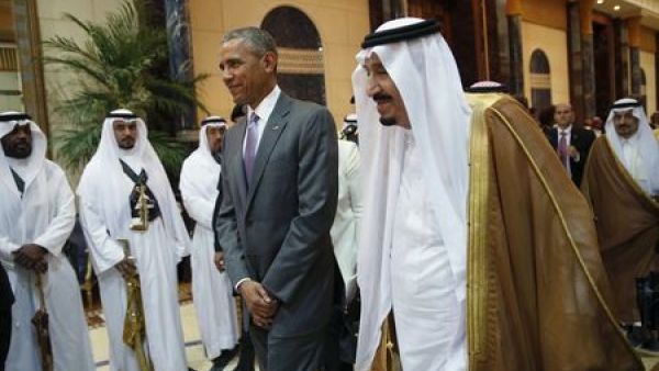 الرئيس الأمريكي باراك أوباما والعاهل السعودي الملك سلمان (يمينا) في الرياض يوم الأربعاء
