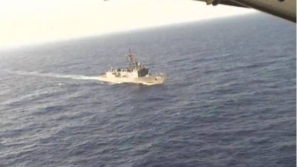سفينة تشارك في عمليات البحث عن الصندوقين الاسودين للطائرة