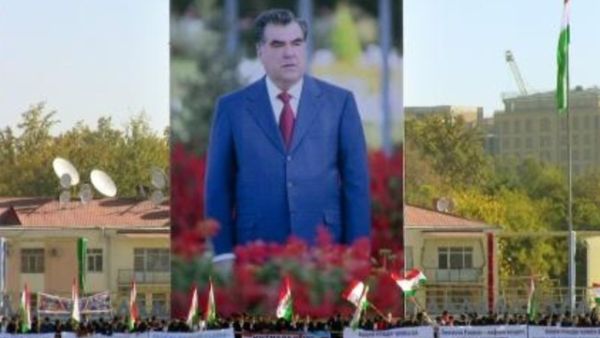 صورة ارشيف لتظاهرة تاييد لرئيس طاجيكستان امام علي رحمن تحت صورة عملاقة له في دوشانبي
