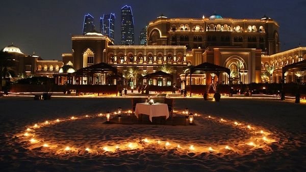 أظهر اهتمامك بنصفك الآخر من خلال اصطحابه لتجربة أربعة أطباق إيطالية فاخرة في مطعم ميزالونا الساحر.