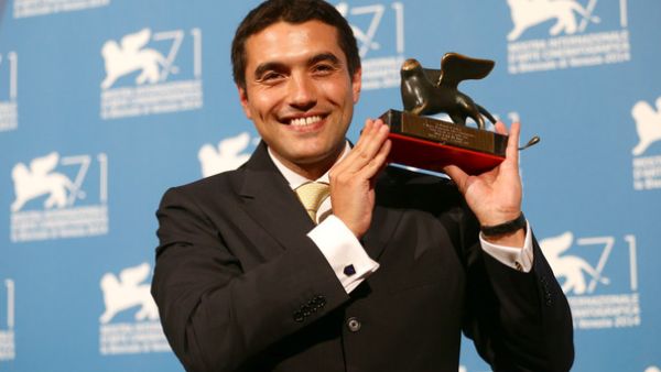 Director Naji Abu Nowar poses with his Orizzonti award for Best Director for his movie 'Theeb' during the award winners photocall of the 71st Venice Film Festival on September 6, 2014 in Venice, Italy. (Zimbio.com)