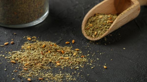 يُساعد الزعتر المطحون مع السمسم على إنقاص الوزن