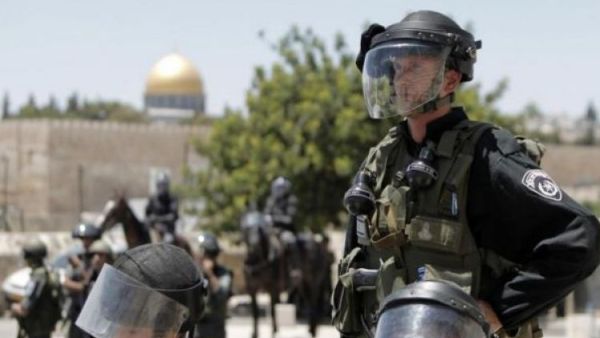 آلاف المصلين يتوافدون لأداء الجمعة الأخيرة في الأقصى 