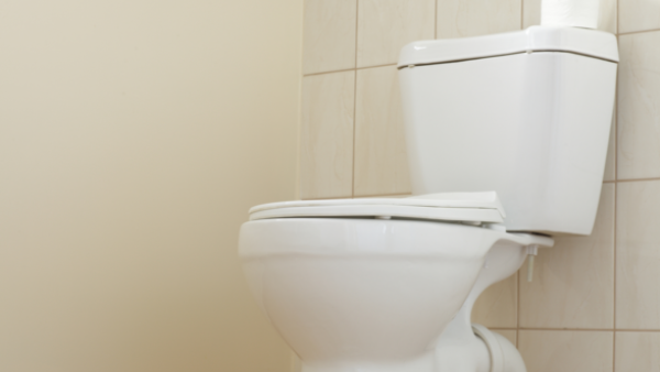 A nearby toilet would have saved the man jail time... and a thousand dirham! (Shutterstock) A nearby toilet would have saved the man jail time... and a thousand dirham! (Shutterstock)