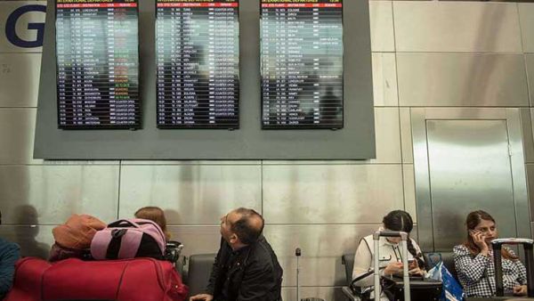 السلطات التركية تفتش حقائب مسافرين قادمين من ألمانيا بكلاب بوليسية
