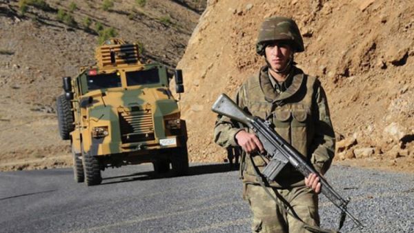 مقتل جندي تركي في اشتباك على الحدود السورية