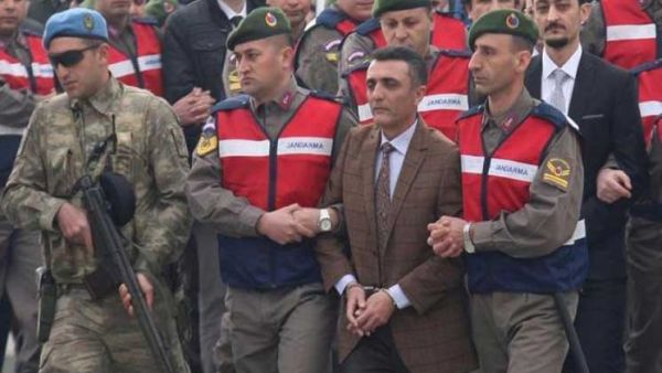 تركيا عزلت أكثر من 4  آلاف قاض وممثل للادعاء بعد الانقلاب