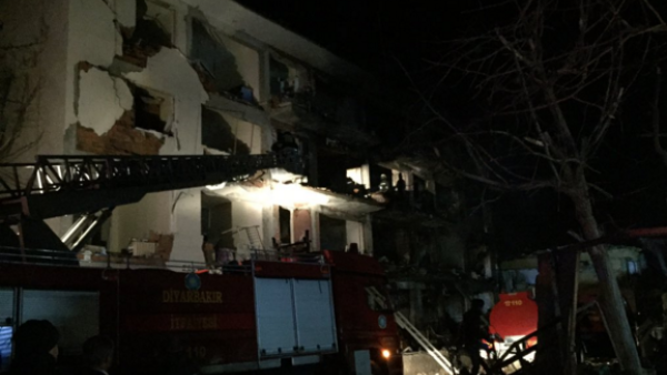 تركيا.. مقتل 5 وإصابة 36 بانفجار سيارة مفخخة في ديار بكر