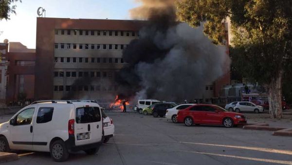 انفجار قوي أمام مقر محافظة أضنة في جنوب تركيا يسفر عن قتيلين