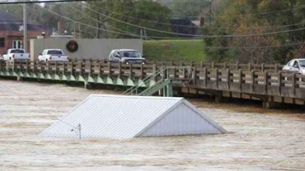 أكثر من 40 قتيلاً في زوابع وعواصف مدمّرة في الولايات المتحدة