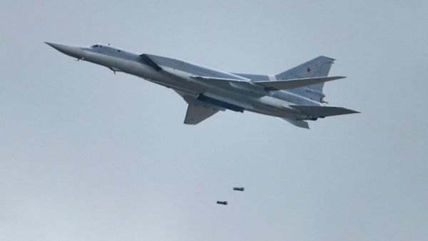 ظهرت المشاهد أيضاً اماكن سقوط الصواريخ واشتعالها.

