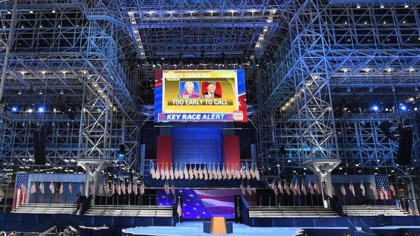  ترامب يفوز بـ 76 صوتاً في المجمع الانتخابي مقابل 68 لكلينتون