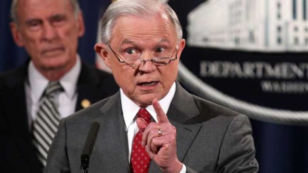  المحقق الخاص مولر يحقق في انتقادات ترامب لوزير العدل
