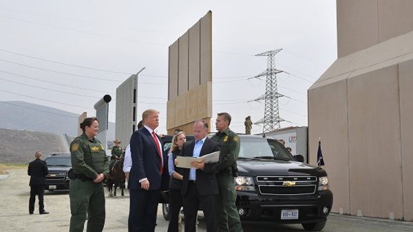 البنتاغون يوافق على صرف مليار دولار لبناء جدار حدودي مع المكسيك