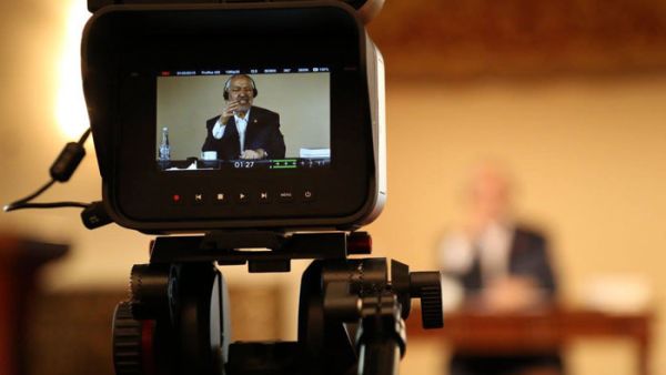 الوجه والوجه الآخر