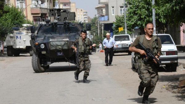 Turkish special forces are seen on patrol in Diyarbakir. (AFP/File)