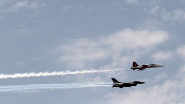 Turkish fighter jets moving toward Syria. (AFP/File)