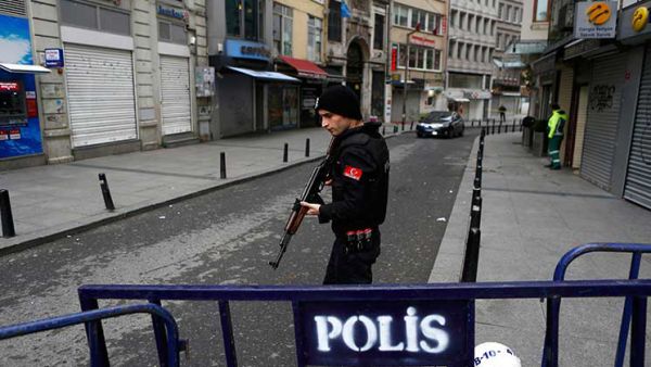 انتحاريان يقتلان نفسيهما في أنقرة بعد طلب الشرطة منهما الاستسلام