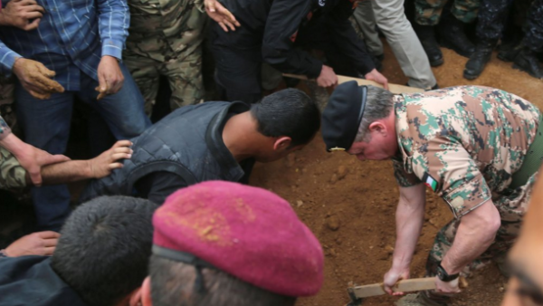 The king of Jordan attended the funeral of Major Rashed Hussein Zyoud, the officer killed during raids against suspected Daesh militants in the northern city of Irbid. (Photo: Royal Hashemite Court Twitter)