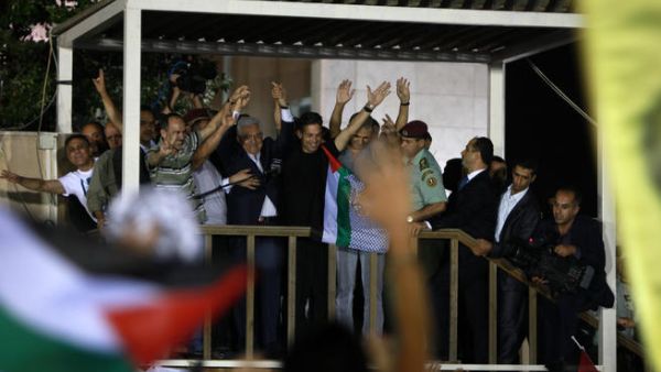 Palestinian President Mahmoud Abbas addresses released Palestinian prisoners at his headquarters in the West Bank city of Ramallah (AFP/ABBAS MOMANI)