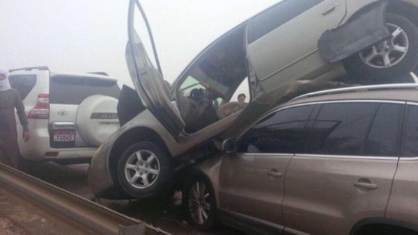 وقوع حادث تصادم تتابعي لأكثر من 70 مركبة بين مدينتي أبوظبي والعين