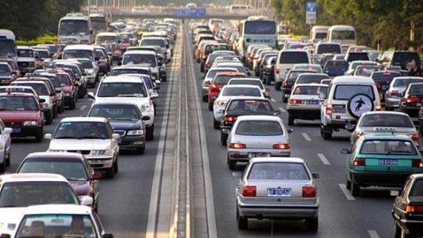 وأضافت الدراسة أن تجارة دولة الإمارات من سيارات الركوب الصغيرة والفارهة ارتفعت بنسبة 4ر24 بالمئة لتصل إلى 6ر10 مليار دولار في عام عام 2010 مقابل 5ر8 مليار دولار في عام 2009