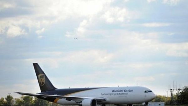 UPS plane