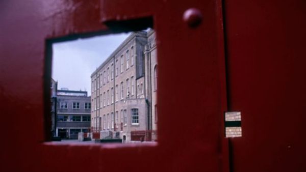 التحقيق في بريطانيا مع تلميذ مسلم لاستخدامه كلمة «الإرهابي البيئي»