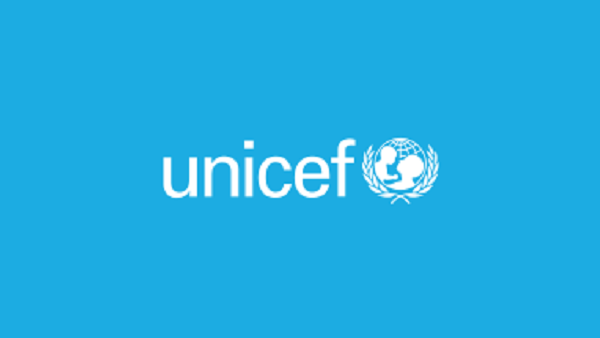 "For over two thirds of Yemenis living in extreme poverty, safe water is now completely unaffordable." - UNICEF (AFP) "For over two thirds of Yemenis living in extreme poverty, safe water is now completely unaffordable." - UNICEF (AFP)