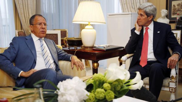 U.S. Secretary of State John Kerry meets with Russian Foreign Minister Sergei Lavrov in Paris on May 27 (Jim Young/ Pool/ AFP)