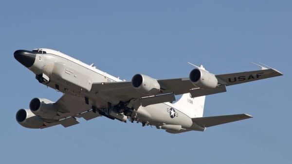 طائرة أمريكية من طراز بوسيدون"  P-8A " 