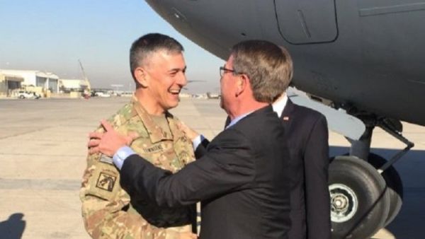 
 وزير الدفاع الأمريكي اشتون كارتر إ