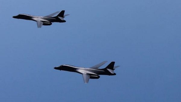 قاذفتا قنابل من طراز "بي - 1 بي لانسر"